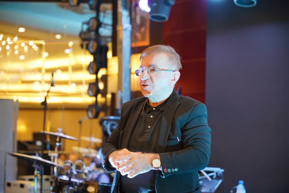 حضور مهمانان ویژه و برنامه‌های متنوع