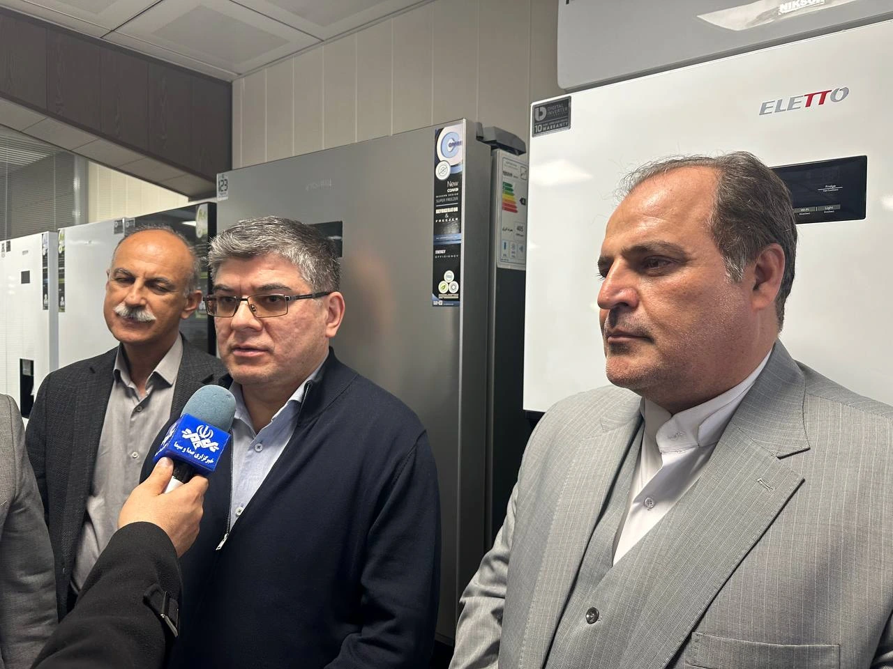 photo 5890787121415523108 y